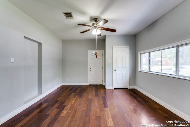 Image 8 of 25 For 1031 Avant Ave.