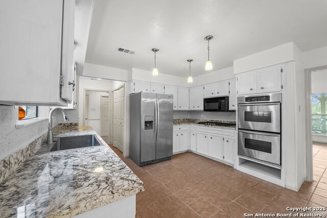 Listing photo id 12 for 12904 Wells Fargo