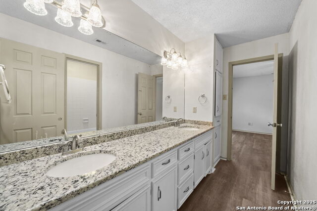 Listing photo id 28 for 12904 Wells Fargo