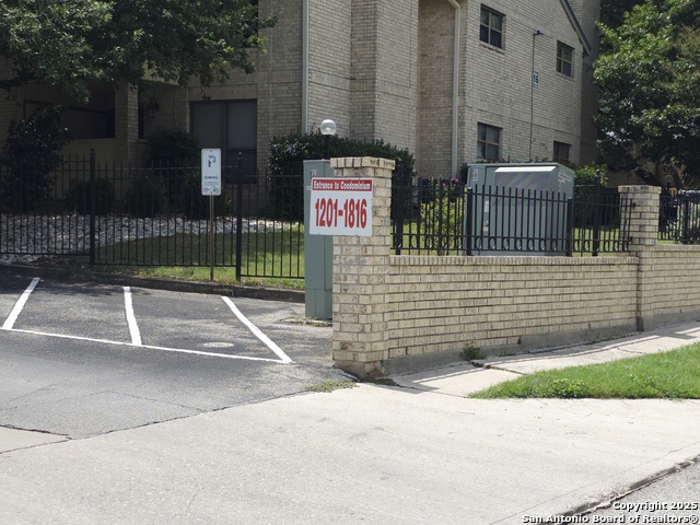Listing photo id 19 for 11843 Braesview  1814
