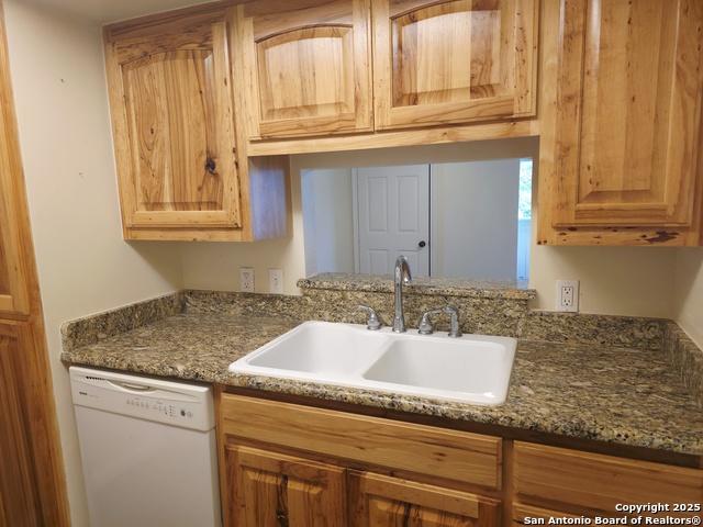 Listing photo id 2 for 11843 Braesview  1814