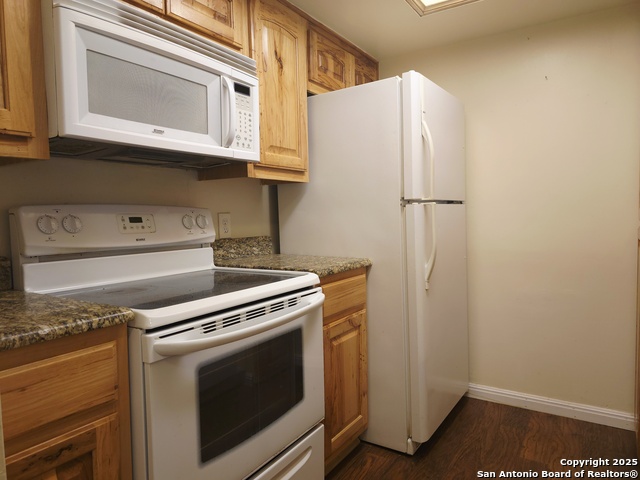 Listing photo id 3 for 11843 Braesview  1814