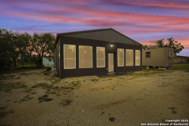 Image 16 of 23 For 10075 Loop 1604