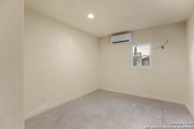 Image 21 of 23 For 10075 Loop 1604