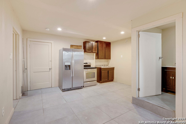 Image 3 of 23 For 10075 Loop 1604
