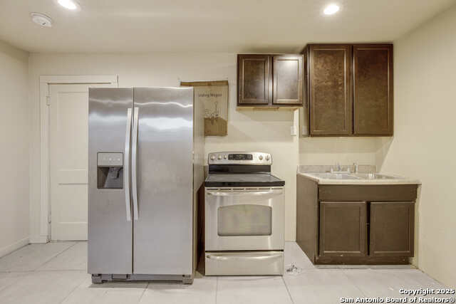 Image 5 of 23 For 10075 Loop 1604