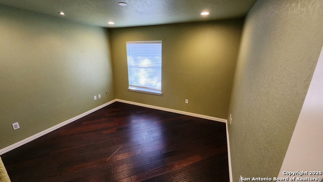 Image 14 of 18 For 551 Terminal Loop D8