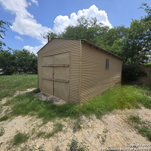 Listing photo id 7 for 503 Ferris Ave.