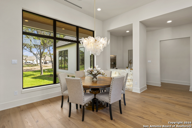 Listing photo id 12 for 8191 Blue Oak Way