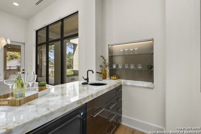Listing photo id 13 for 8191 Blue Oak Way