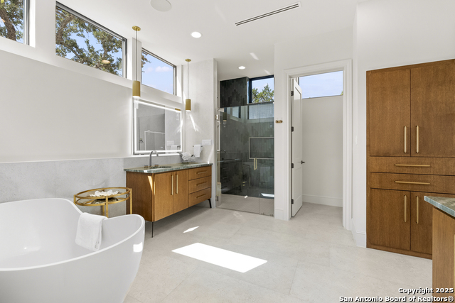 Listing photo id 18 for 8191 Blue Oak Way
