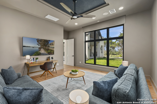 Listing photo id 27 for 8191 Blue Oak Way