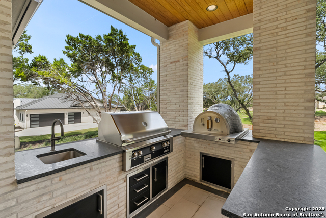 Listing photo id 32 for 8191 Blue Oak Way