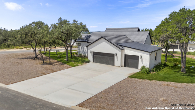 Listing photo id 35 for 8191 Blue Oak Way