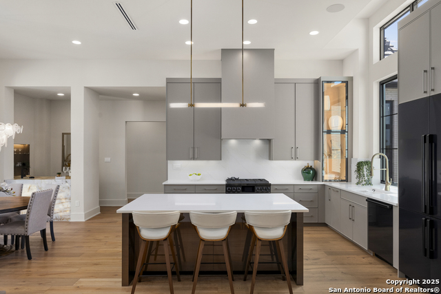 Listing photo id 6 for 8191 Blue Oak Way
