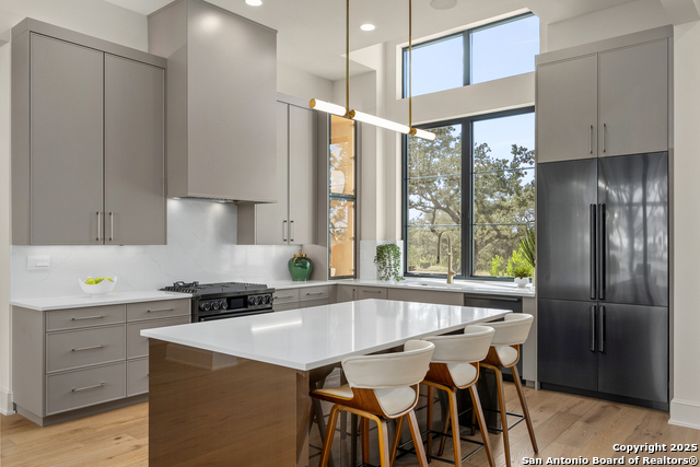 Listing photo id 7 for 8191 Blue Oak Way