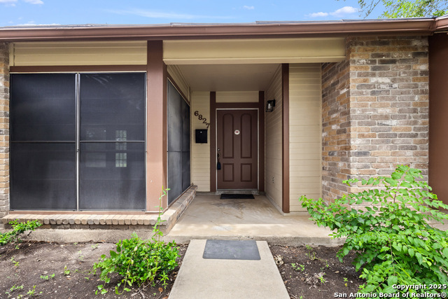 Image 3 of 17 For 6827 Raintree Frst