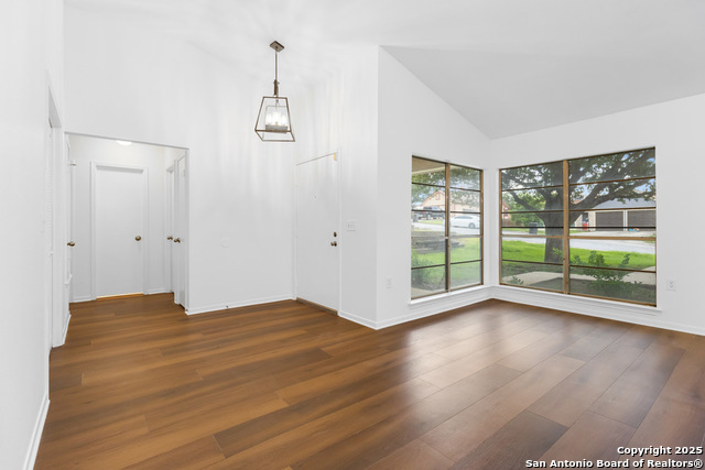 Image 4 of 17 For 6827 Raintree Frst