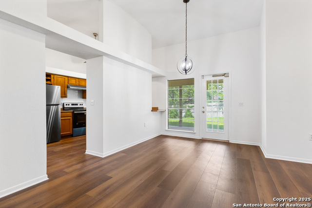 Image 6 of 17 For 6827 Raintree Frst