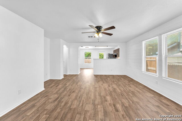 Image 10 of 28 For 121 Willow Bluff