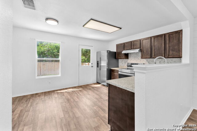 Image 11 of 28 For 121 Willow Bluff