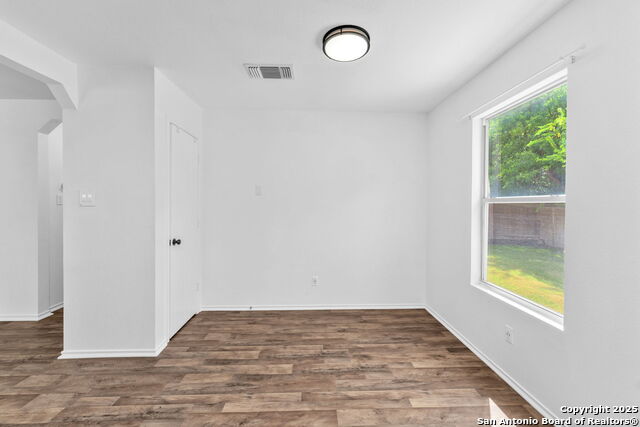 Image 13 of 28 For 121 Willow Bluff