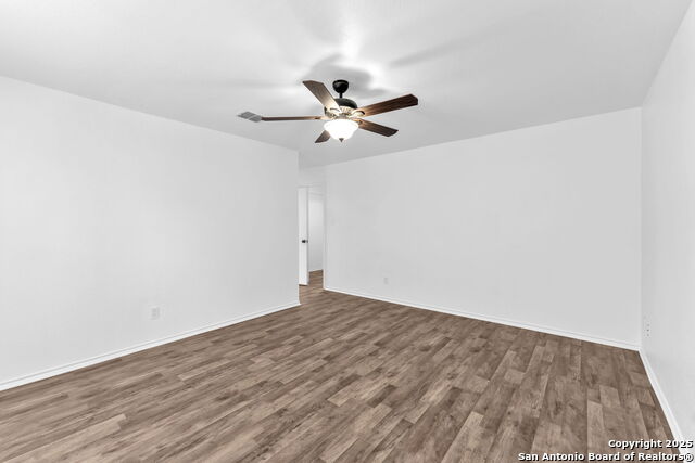 Image 15 of 28 For 121 Willow Bluff