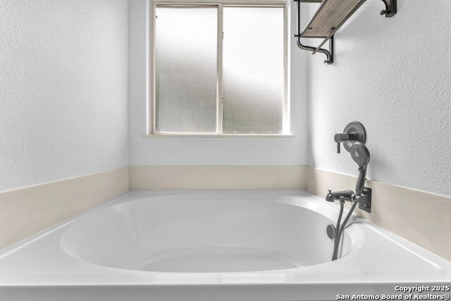 Image 20 of 28 For 121 Willow Bluff