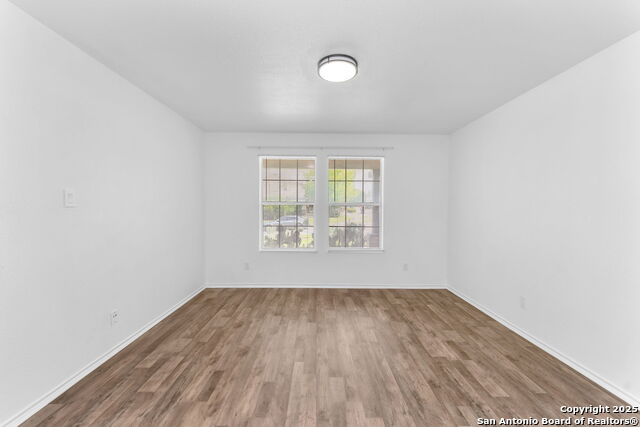 Image 23 of 28 For 121 Willow Bluff