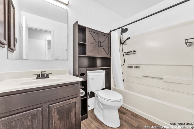 Image 24 of 28 For 121 Willow Bluff