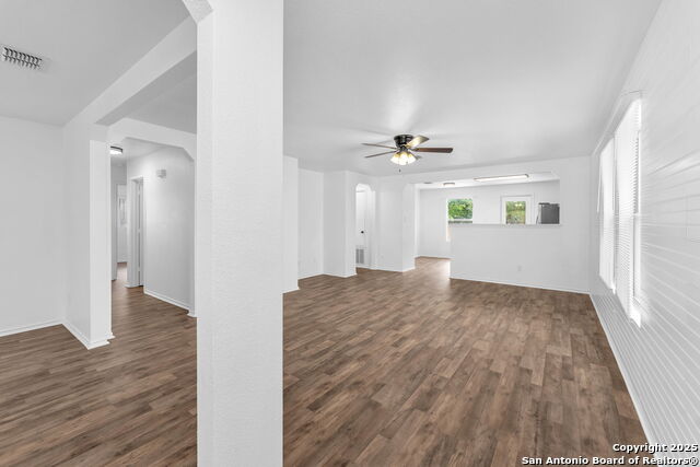 Image 7 of 28 For 121 Willow Bluff