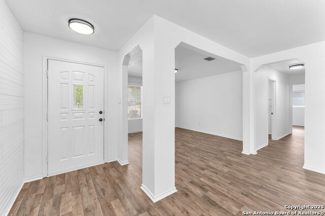 Image 8 of 28 For 121 Willow Bluff