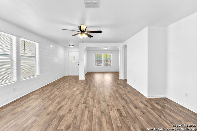 Image 9 of 28 For 121 Willow Bluff