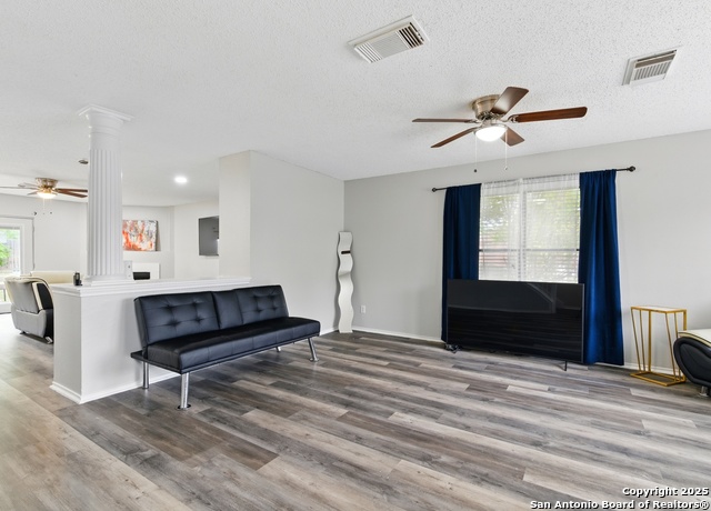 Listing photo id 9 for 3200 Emerson