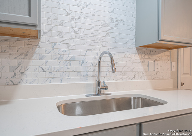 Listing photo id 10 for 3200 Emerson