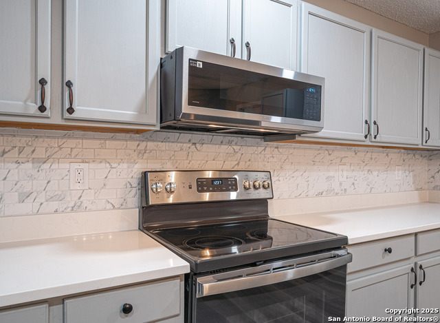 Listing photo id 12 for 3200 Emerson