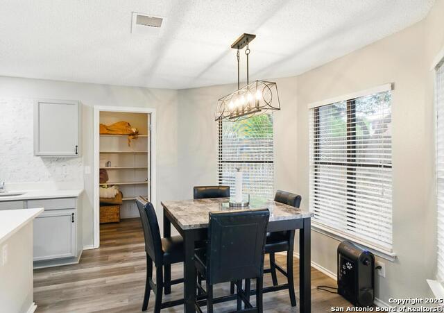 Listing photo id 14 for 3200 Emerson