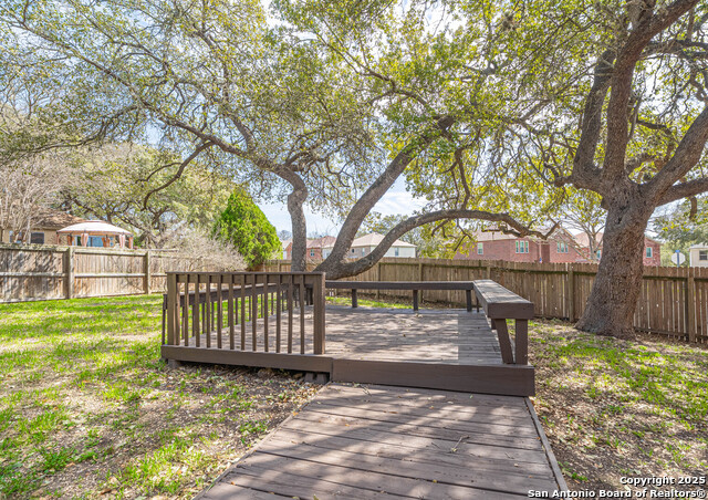 Listing photo id 33 for 3200 Emerson