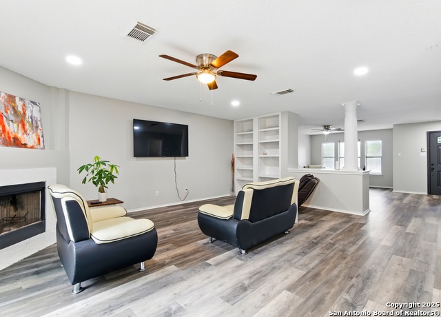 Listing photo id 4 for 3200 Emerson