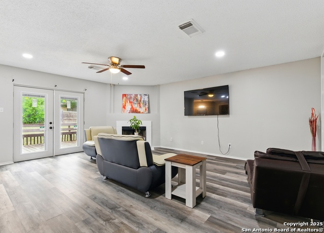 Listing photo id 6 for 3200 Emerson