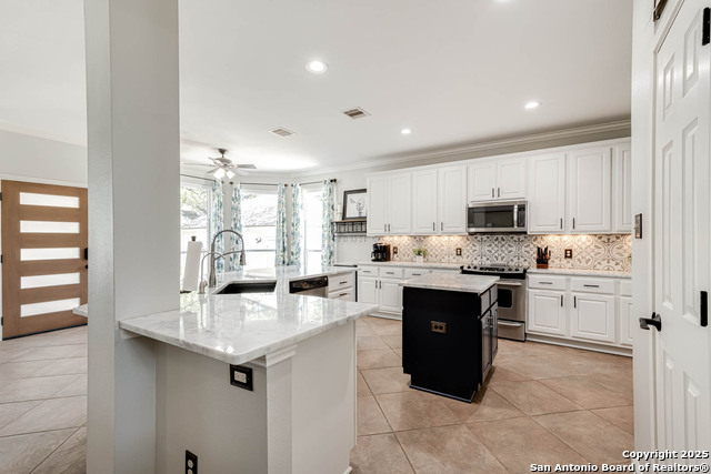 Image 17 of 41 For 9010 Woodland Trace