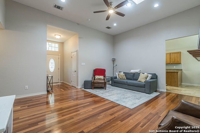 Listing photo id 9 for 934 Lazy
