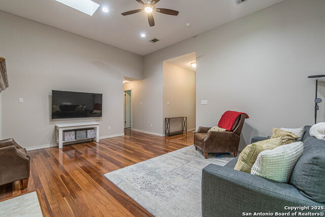 Listing photo id 10 for 934 Lazy