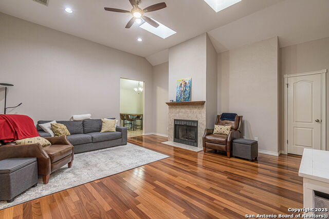 Listing photo id 12 for 934 Lazy