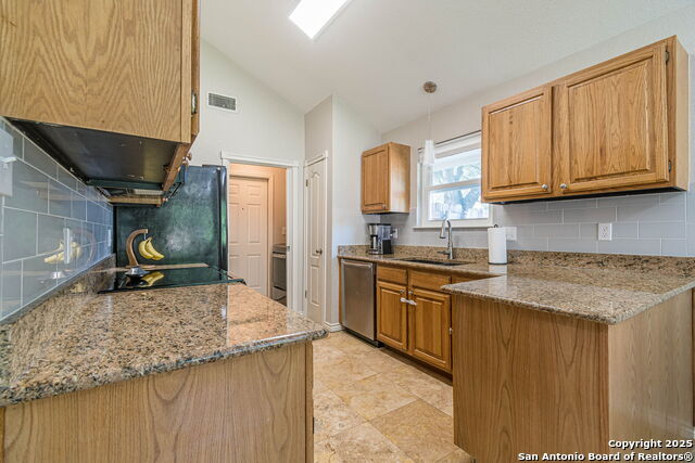 Listing photo id 13 for 934 Lazy