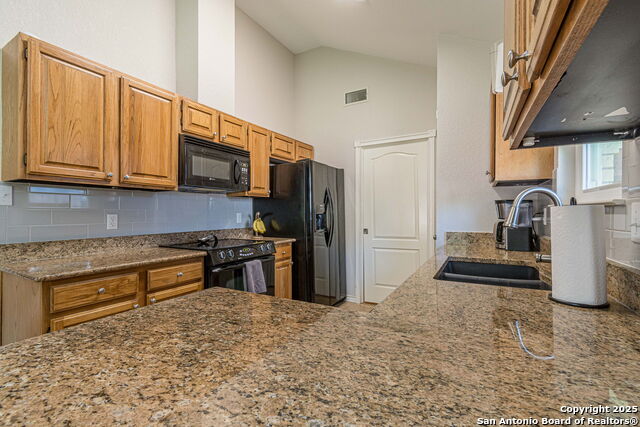 Listing photo id 15 for 934 Lazy