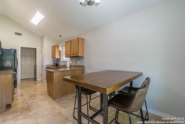 Listing photo id 16 for 934 Lazy