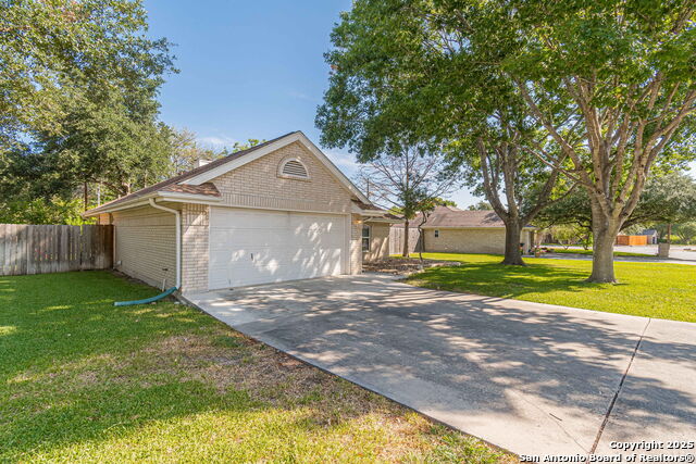 Listing photo id 0 for 934 Lazy