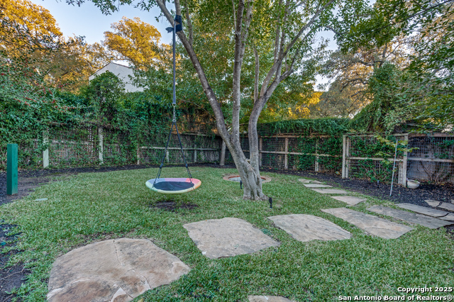 Image 33 of 40 For 138 Laurel Heights