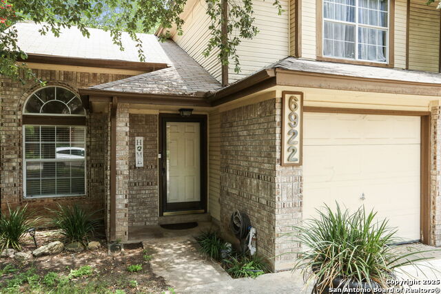 Listing photo id 1 for 6922 Quail Branch